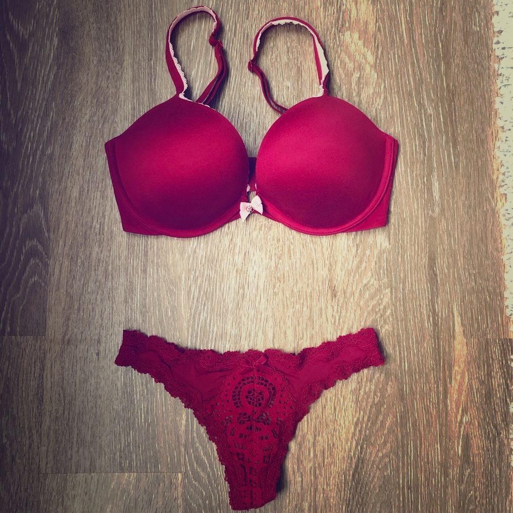 Red lingerie set